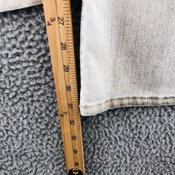Chicos Jeans Women 0.5 US 6 White Washed Platinum Ultimate Fit Flare Leg Stretch - Picture 9 of 11